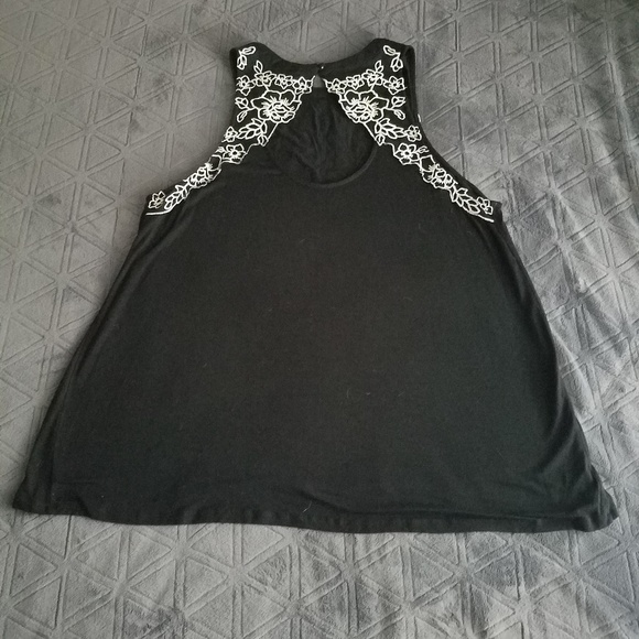 ***sold*** Black & cream torrid top - Picture 4 of 5